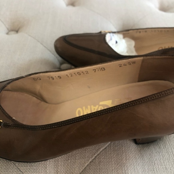 Salvatore Ferragamo brown leather heel shoe size 7 - Picture 5 of 5